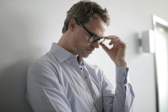 Egy megbáno emberről foto